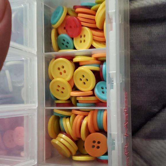 Buttons Assorted Colors - Picture 3 of 5